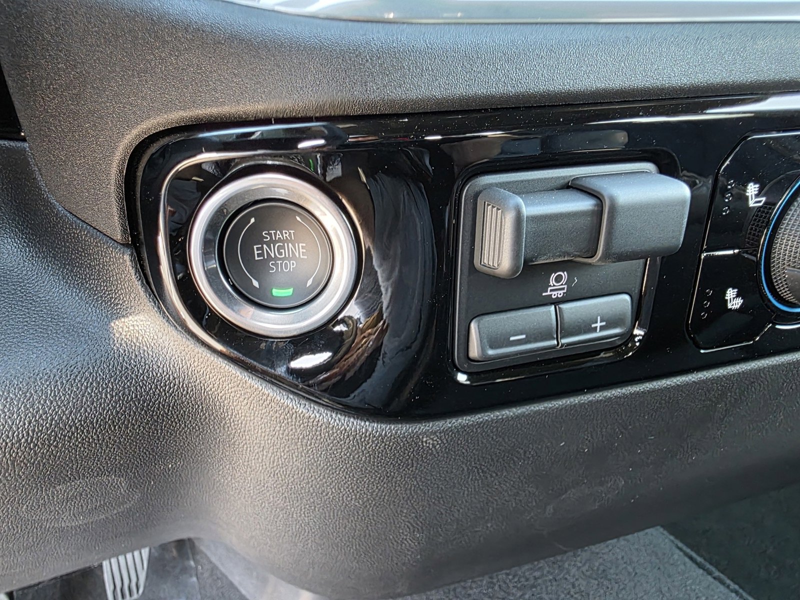 2025 Chevrolet Silverado 1500 LT photo 29