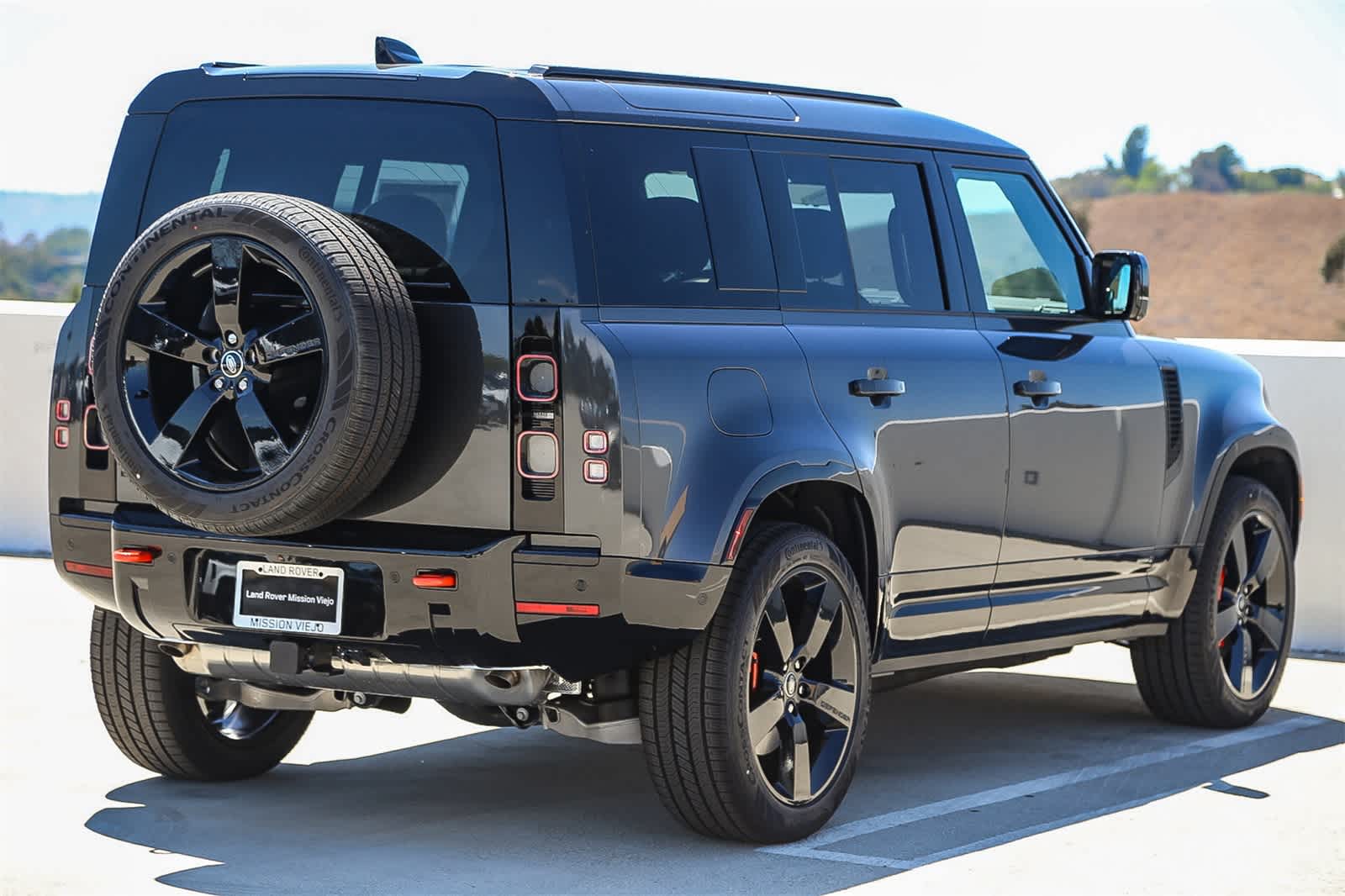 2025 Land Rover Defender 110 photo 8