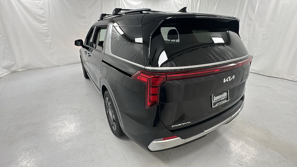 2026 Kia Carnival SX photo 5