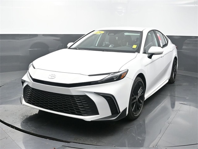 2026 Toyota Camry SE's photo