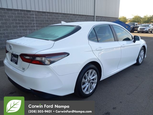 2021 Toyota Camry LE photo 3