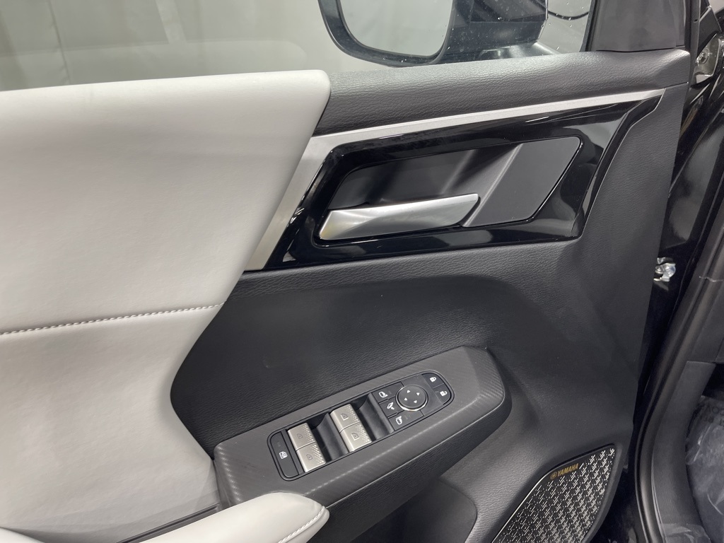 2025 Mitsubishi Outlander SE photo 16