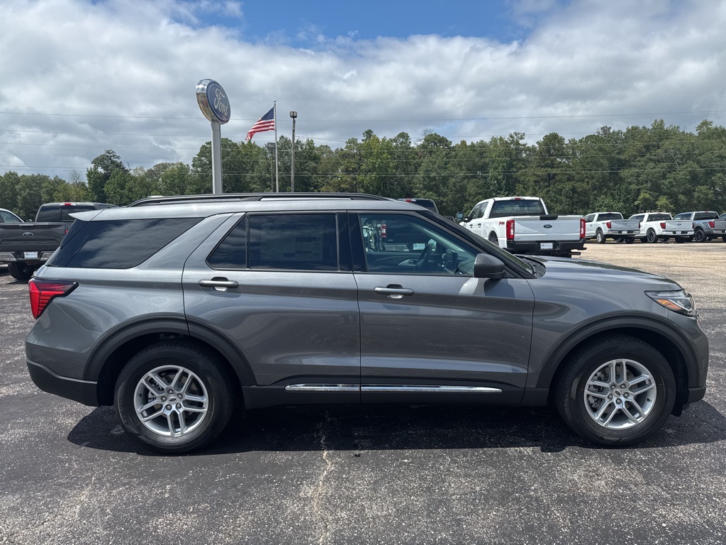 2025 Ford Explorer photo 18