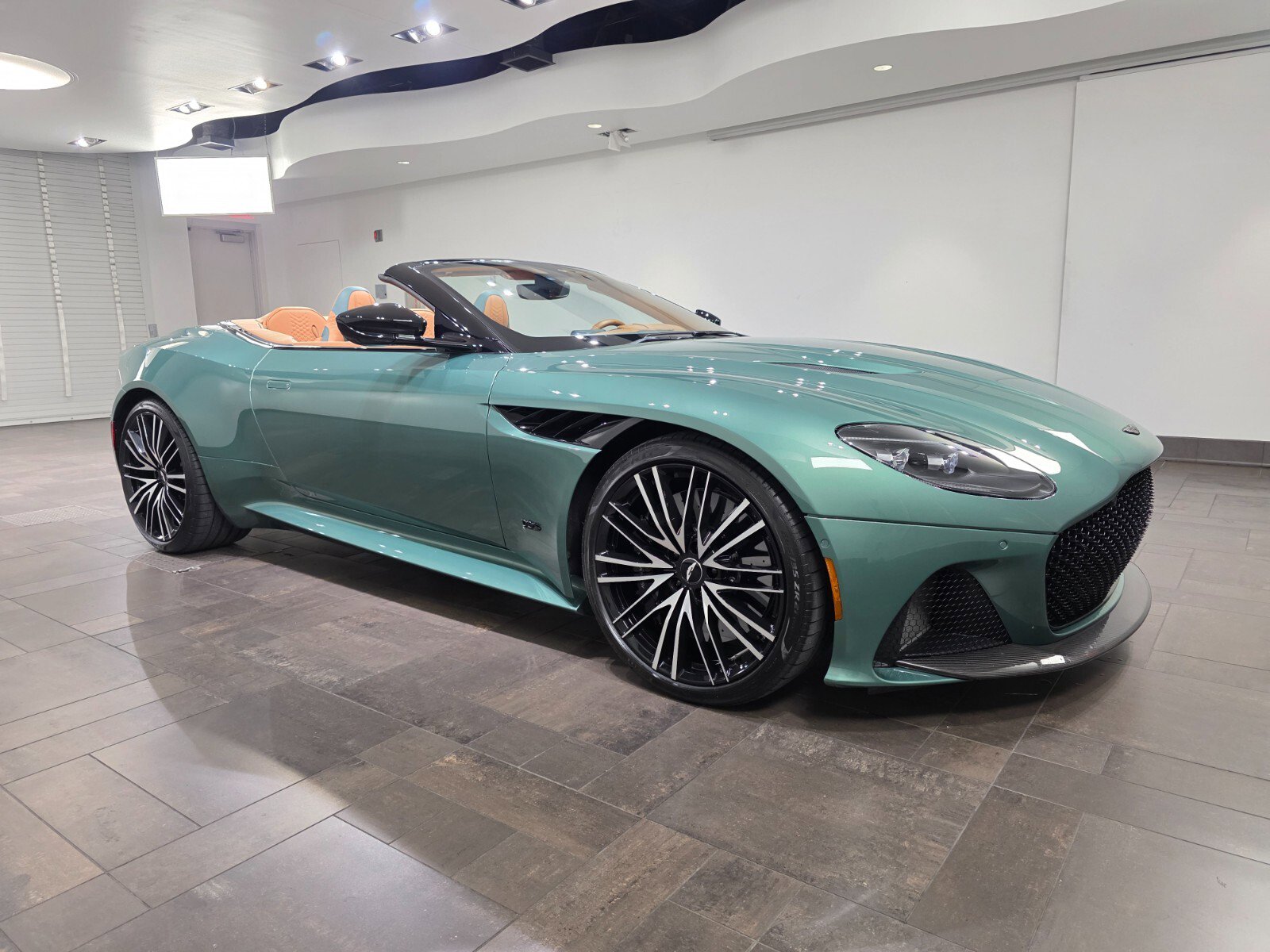 2023 Aston Martin DBS Base's photo