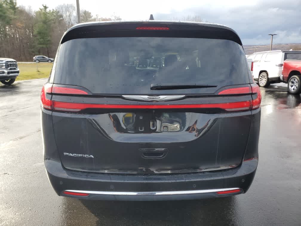 2024 Chrysler Pacifica Touring L photo 3