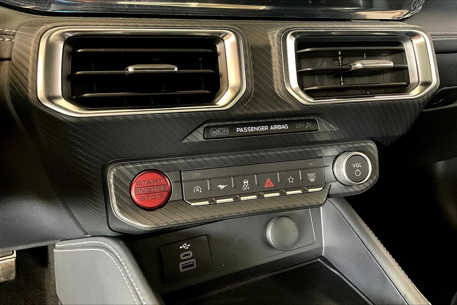 2025 Ford Mustang GT Premium photo 16