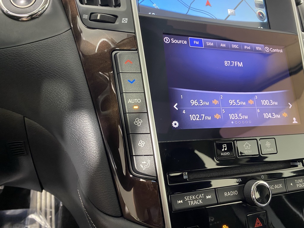 2014 Infiniti Q50 Hybrid Sport photo 14