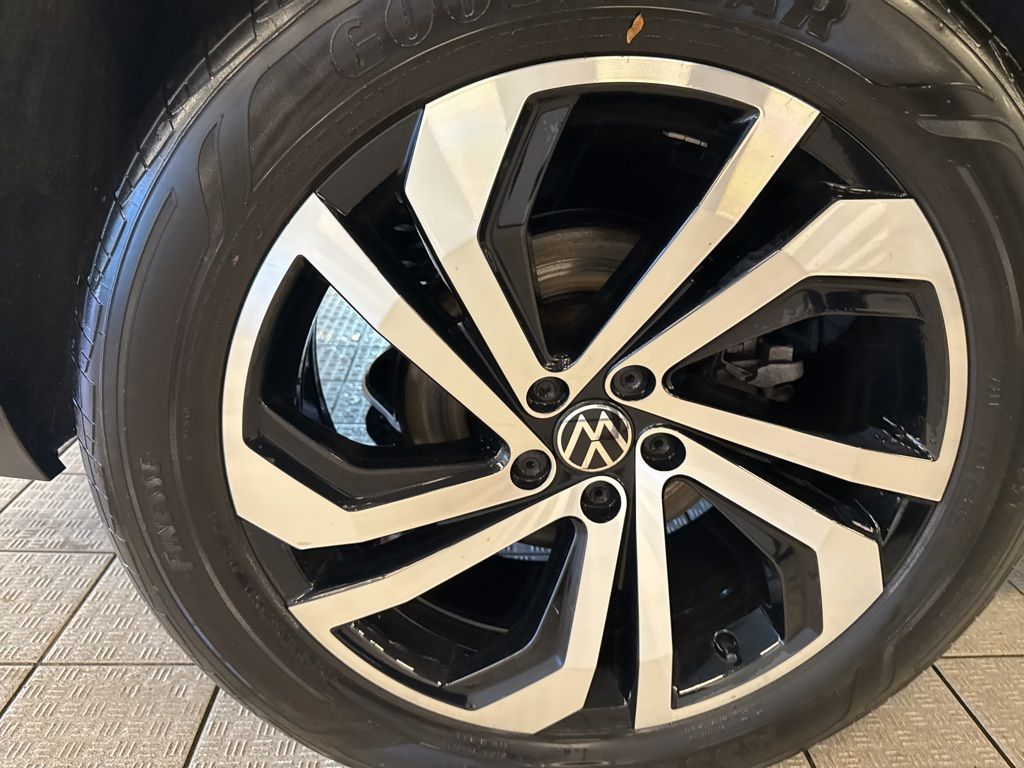 2023 Volkswagen Atlas SEL photo 4