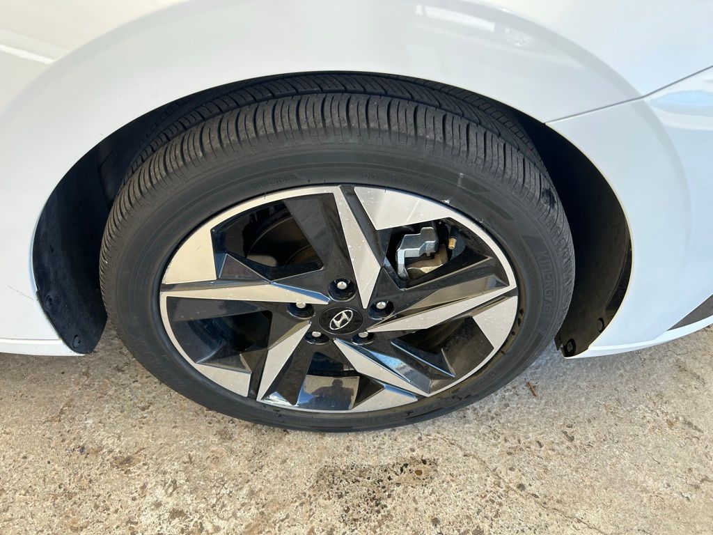 2023 Hyundai Elantra Hybrid Limited photo 2