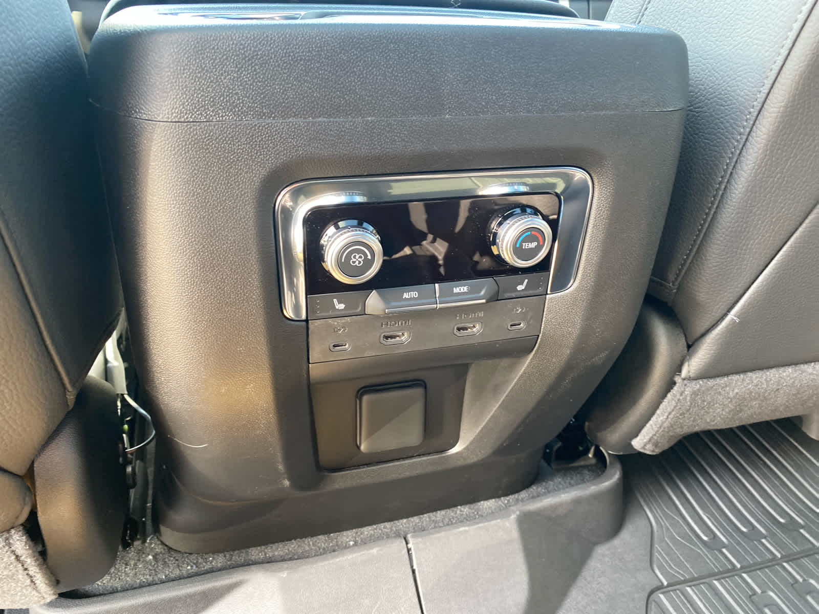 2025 Gmc Yukon Denali photo 28