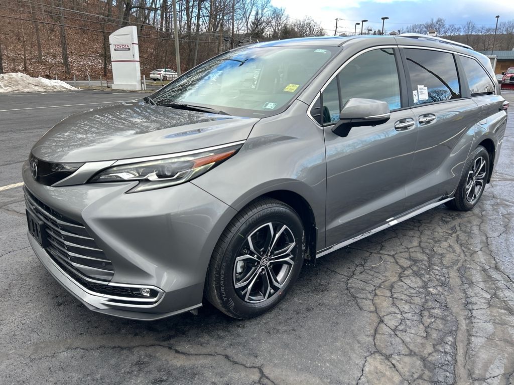2026 Toyota Sienna Platinum's photo