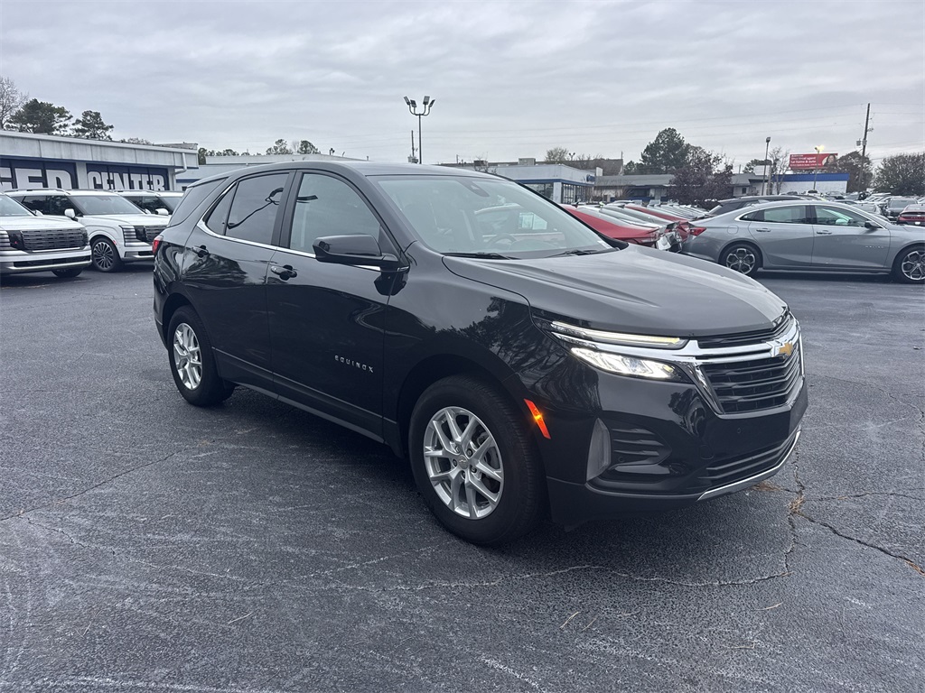 2024 Chevrolet Equinox LT photo 2