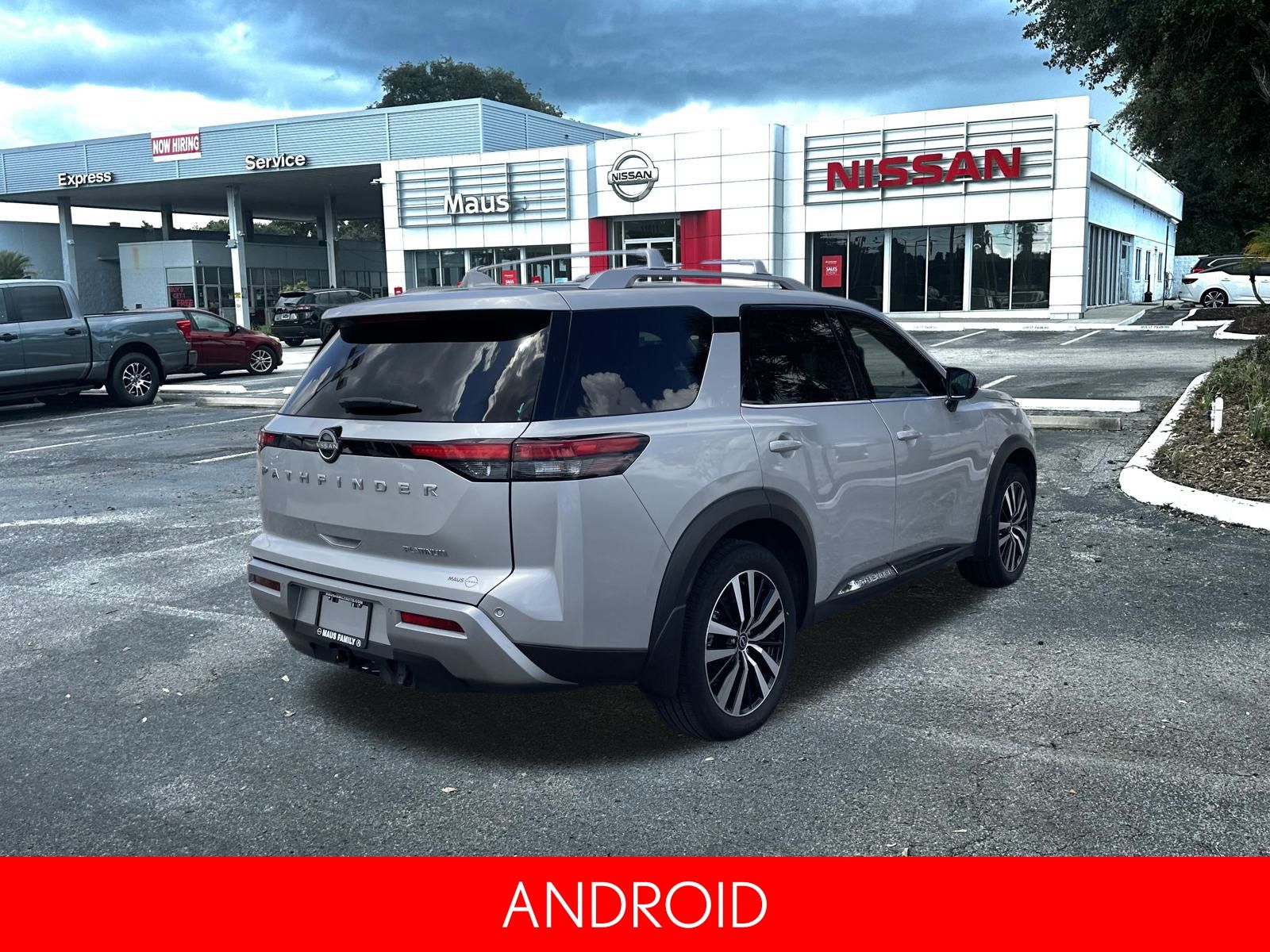 2024 Nissan Pathfinder Platinum photo 3