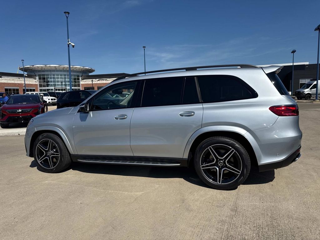 2026 Mercedes Benz GLS 450 4MATIC photo 3