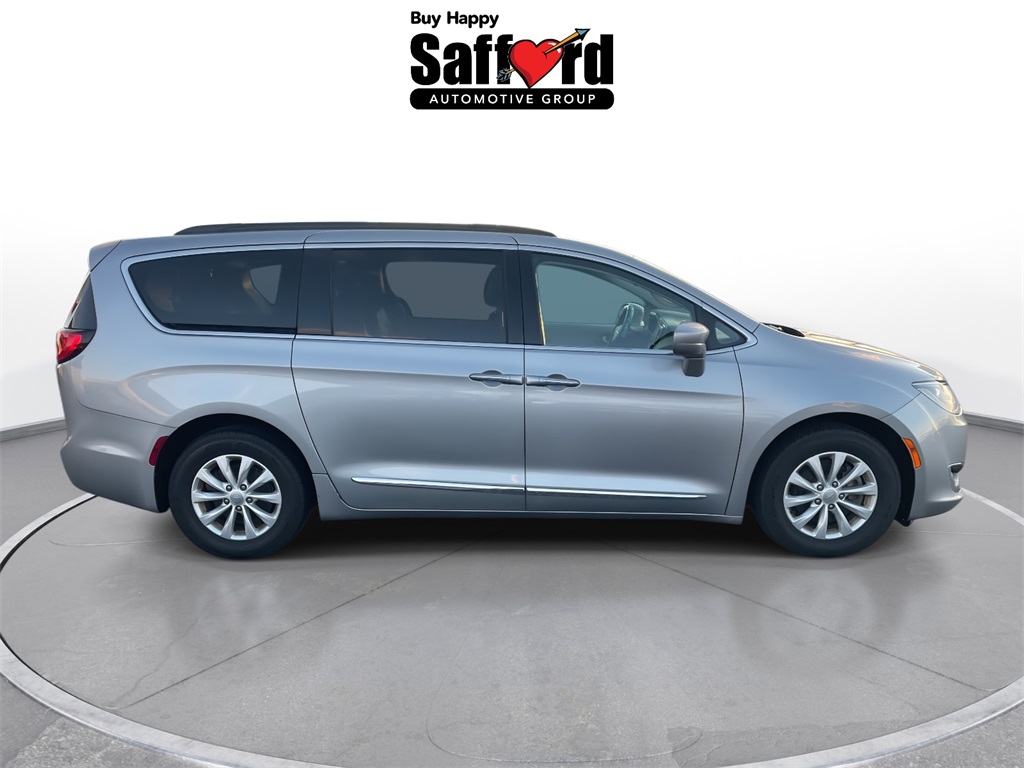 2017 Chrysler Pacifica Touring L photo 4