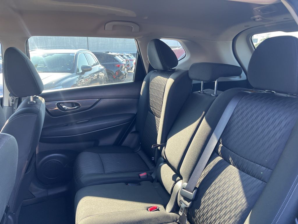 2018 Nissan Rogue SV photo 20