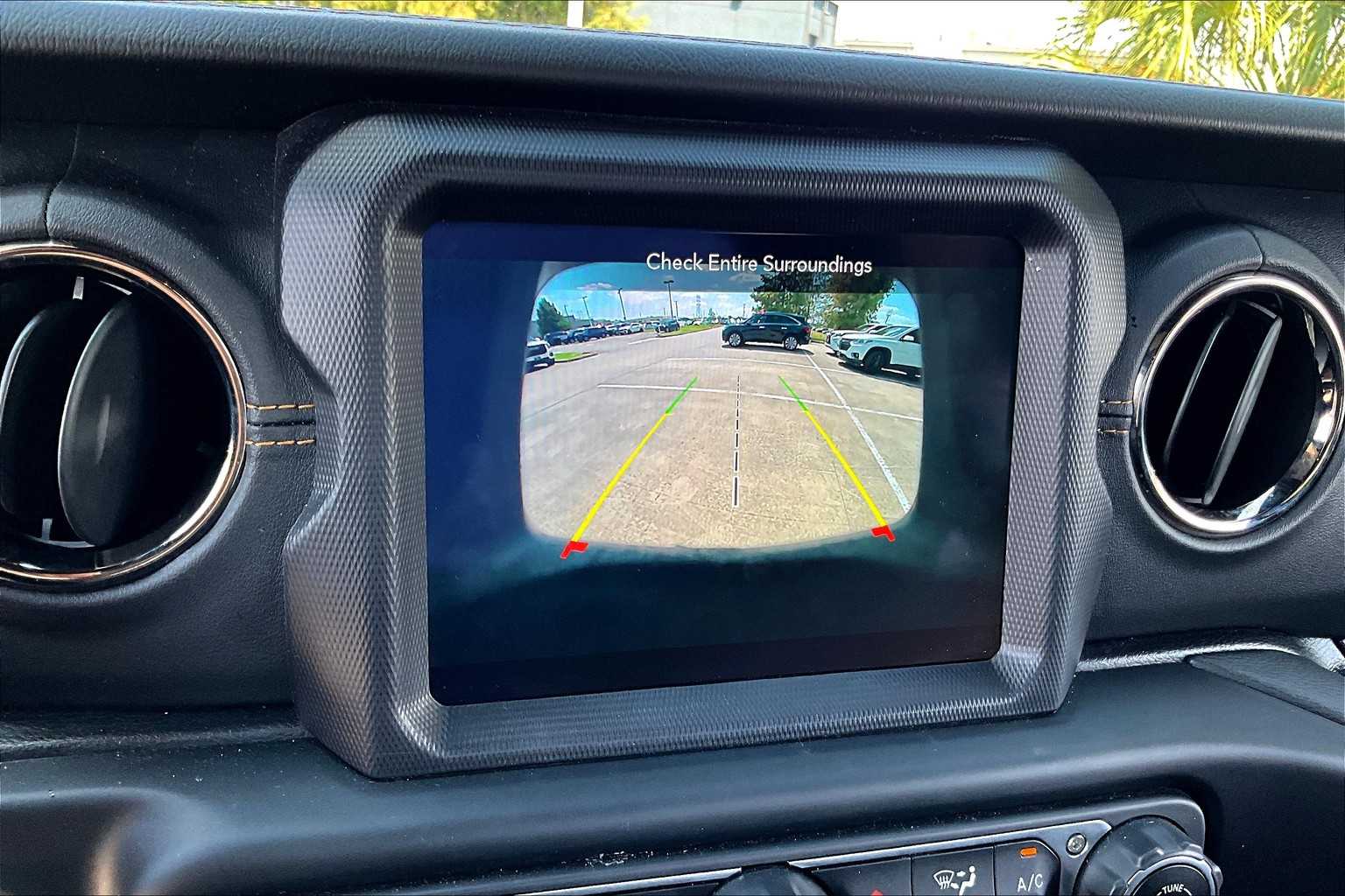 2020 Jeep Wrangler Unlimited Sahara High Altitude photo 23