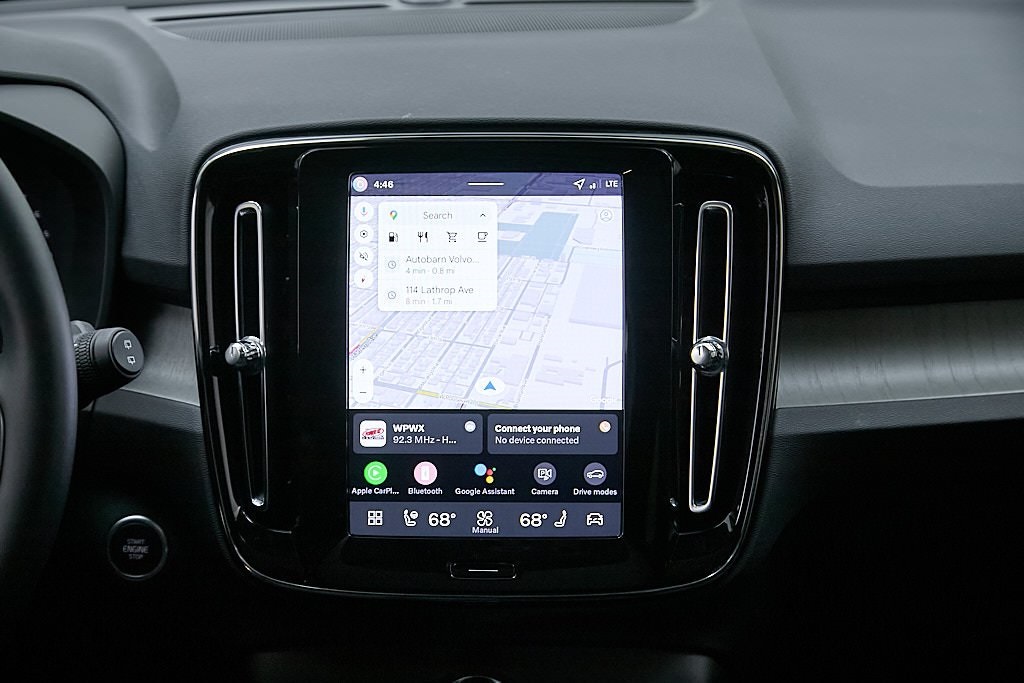 2026 VOLVO XC40 - Image 29