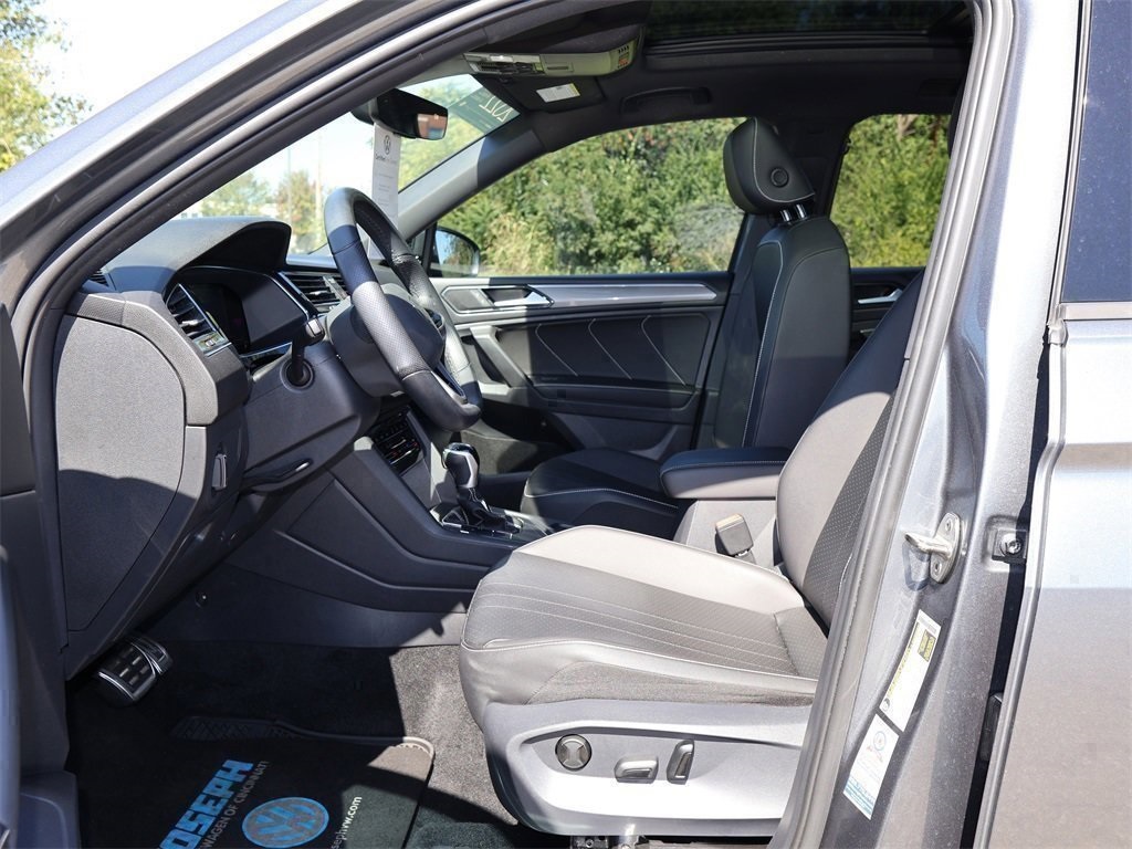2022 Volkswagen Tiguan SE R-Line Black photo 10