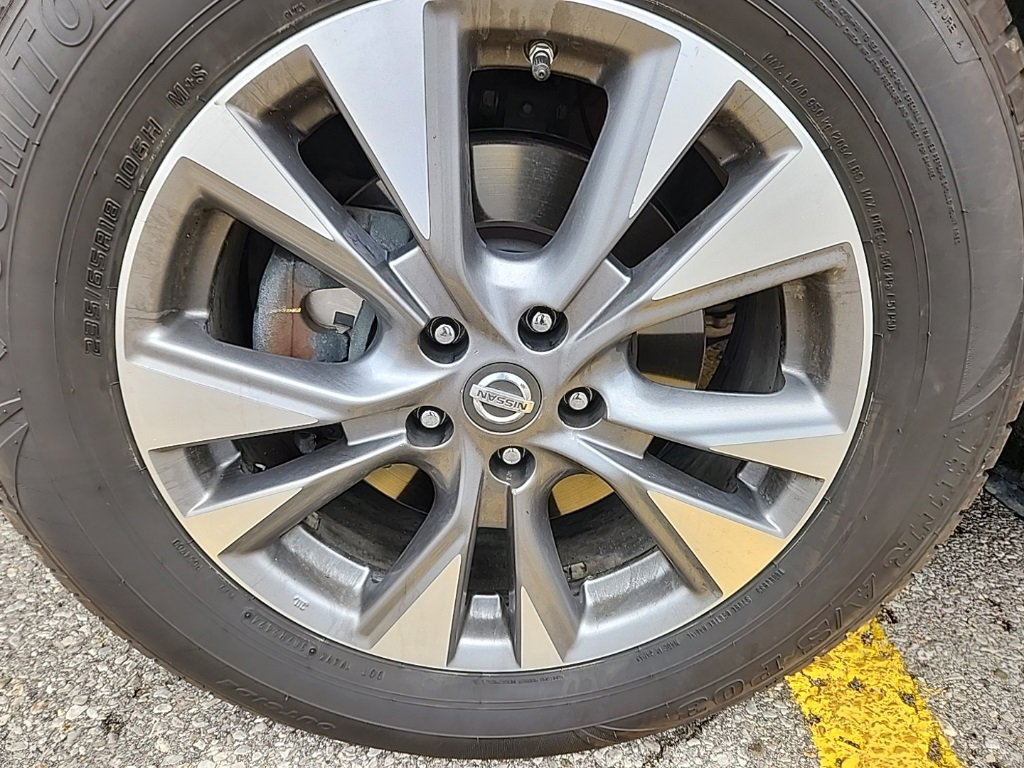 2016 Nissan Murano SV photo 2