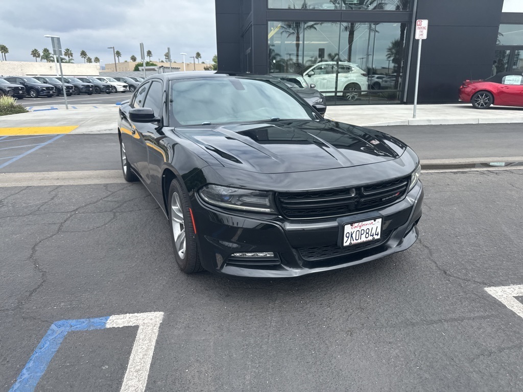 2017 Dodge Charger SXT photo 4