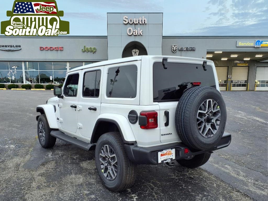 2025 Jeep Wrangler Sahara photo 4