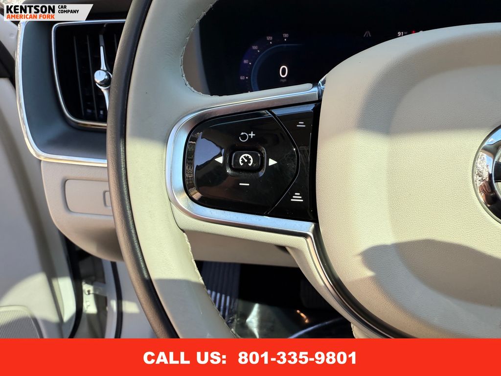 2024 Volvo XC60 Core photo 17