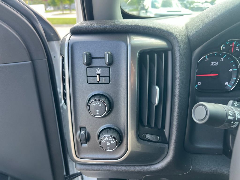 2023 Chevrolet Silverado 5500HD LT photo 36