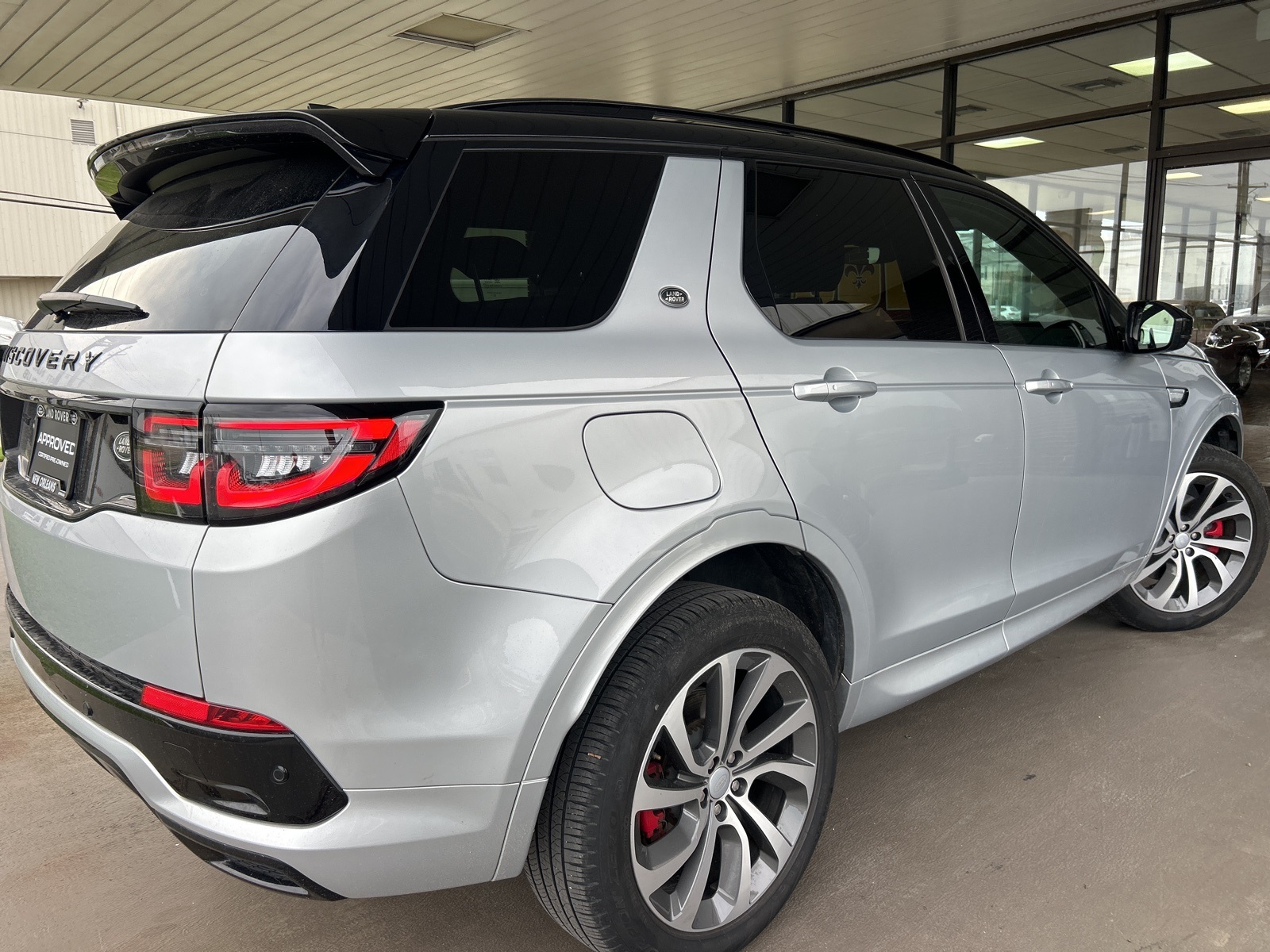 2023 Land Rover Discovery Sport SE R-Dynamic photo 6