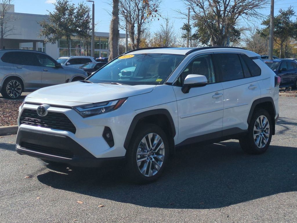 2023 Toyota RAV4 XLE Premium's photo