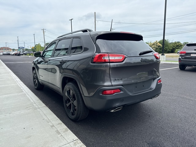 2016 Jeep Cherokee Altitude photo 2