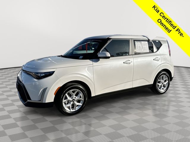 2023 Kia Soul LX's photo