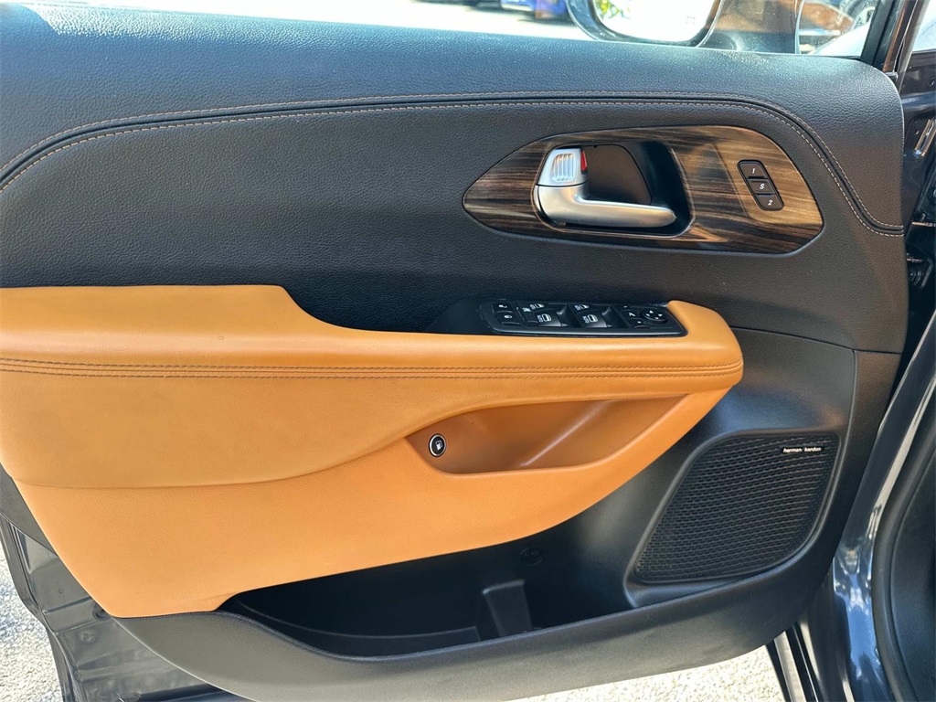 2021 Chrysler Pacifica Hybrid Pinnacle photo 26