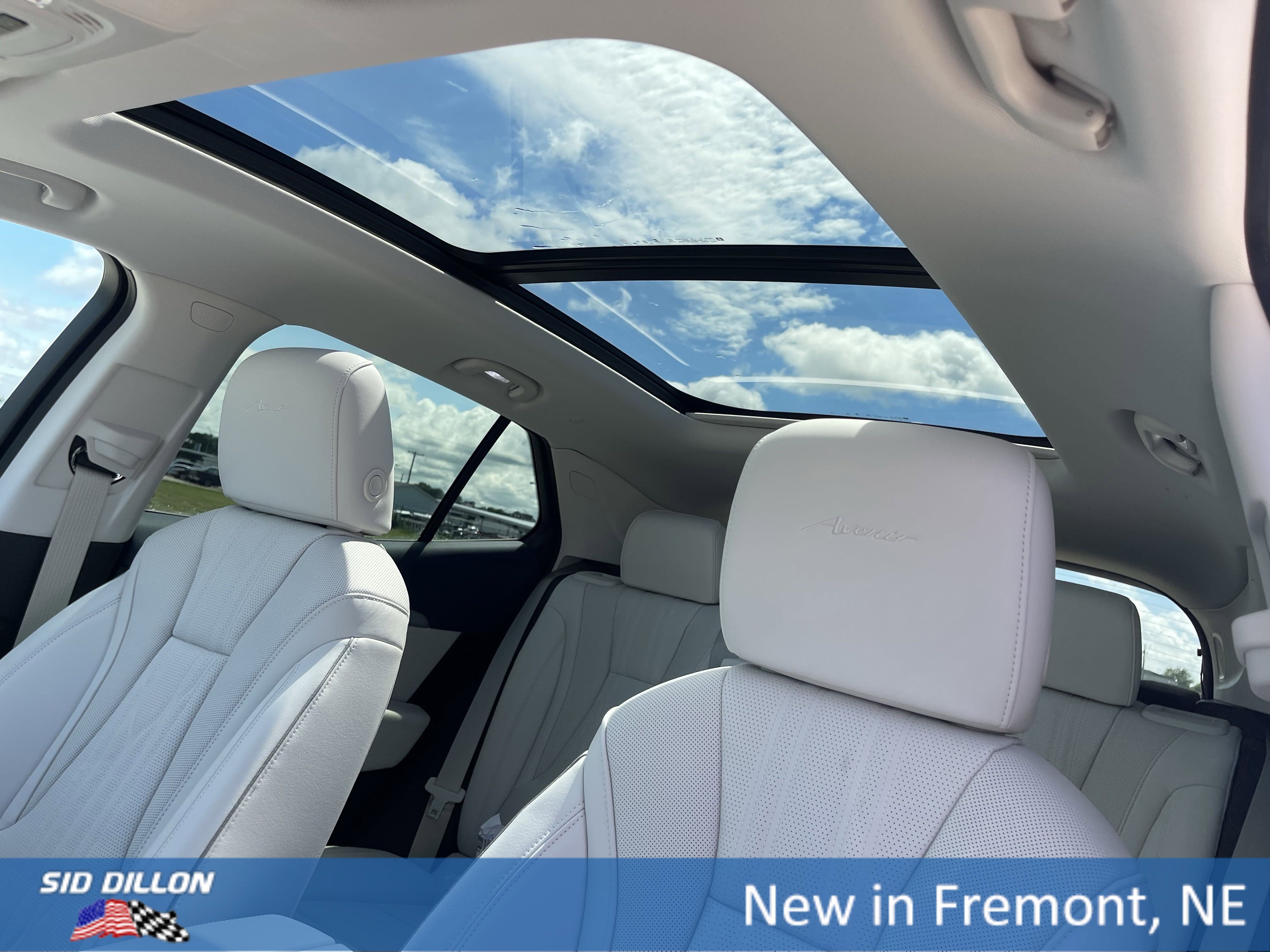 2025 Buick Envision Avenir photo 2