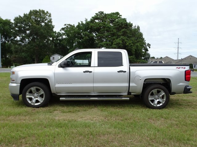 2018 Chevrolet Silverado 1500 Custom photo 3