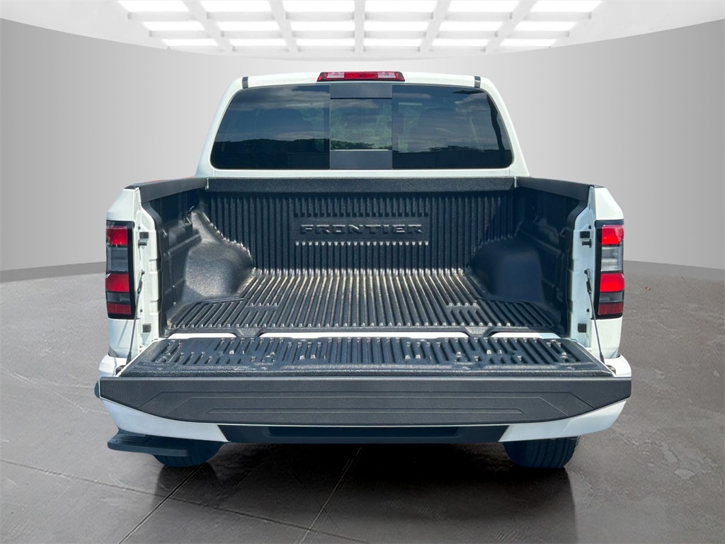 2025 Nissan Frontier Crew Cab SV photo 6