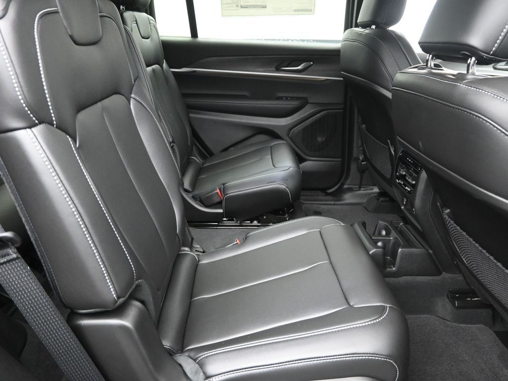 2025 Jeep Grand Cherokee Limited photo 6