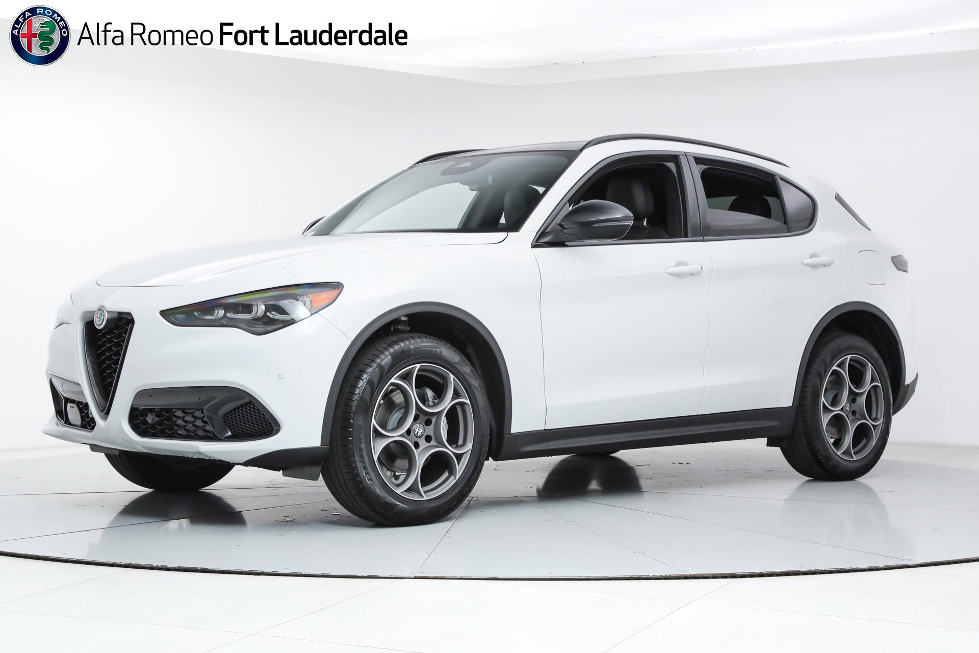 2025 Alfa Romeo Stelvio Base's photo