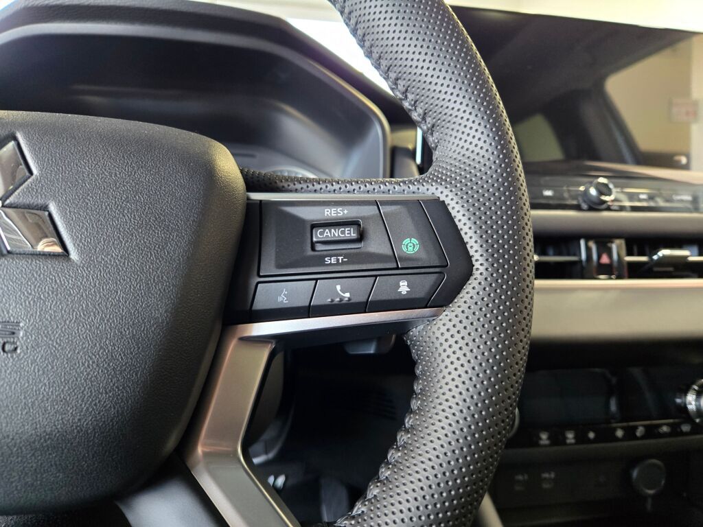2025 Mitsubishi Outlander S-AWC photo 32