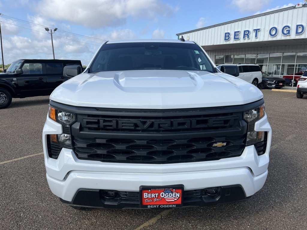 2023 Chevrolet Silverado 1500 Custom photo 2