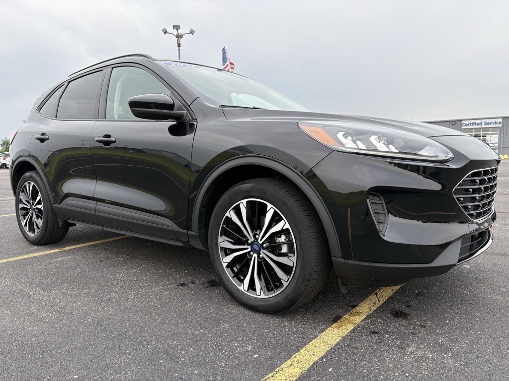 2022 Ford Escape Hybrid SE photo 3