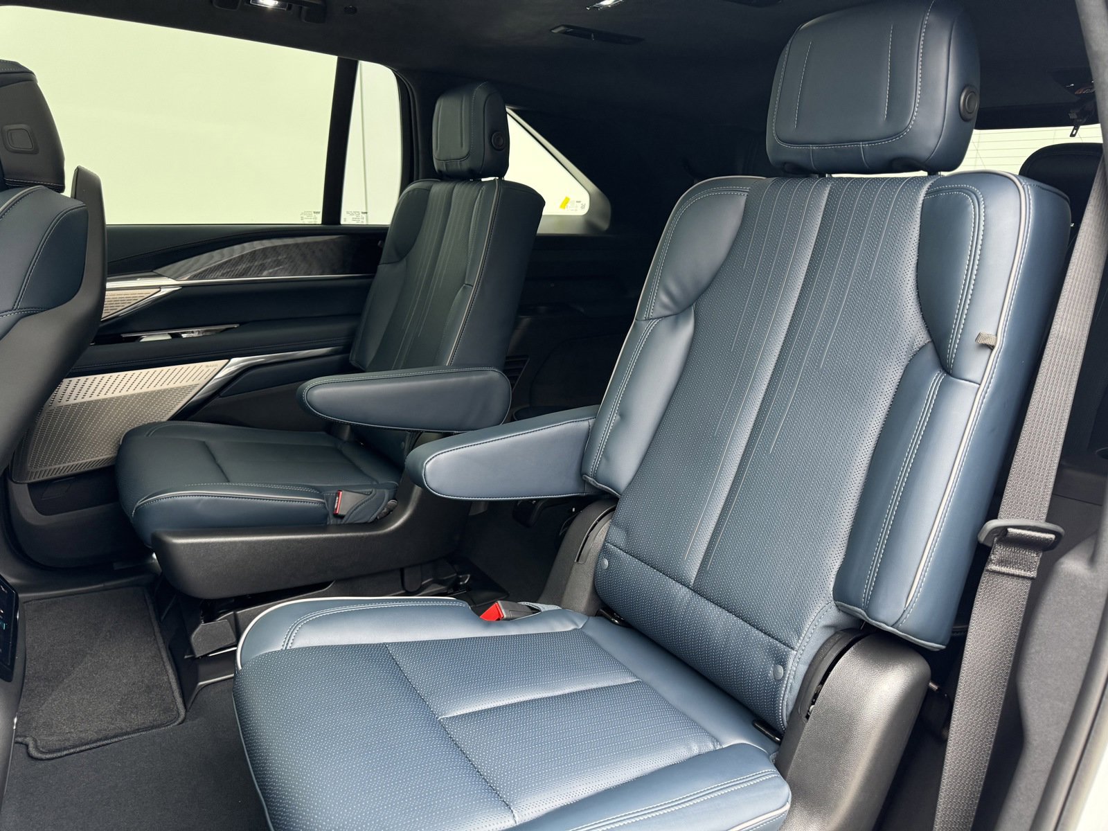 2025 Cadillac Escalade IQ Sport photo 10