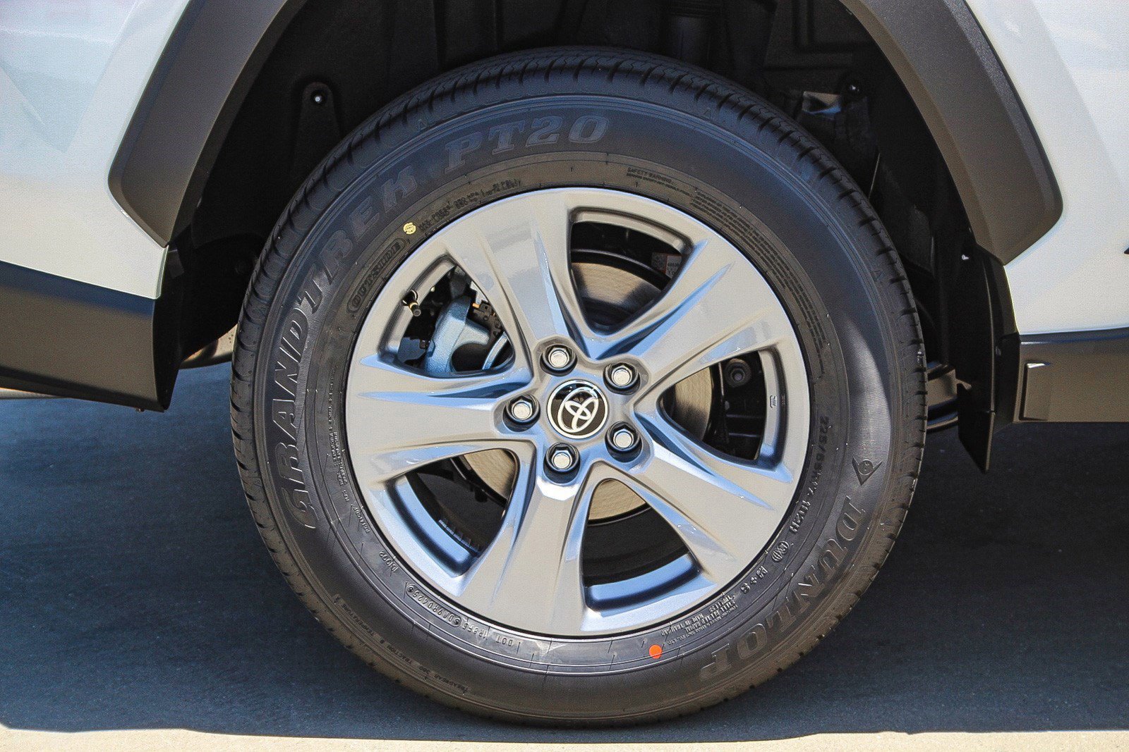 2025 Toyota RAV4 Hybrid XLE photo 8