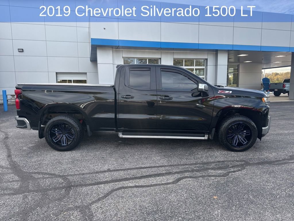 Used 2019 Chevrolet Silverado 1500 LT with VIN 1GCRYDED8KZ322967 for sale in Mooresville, IN