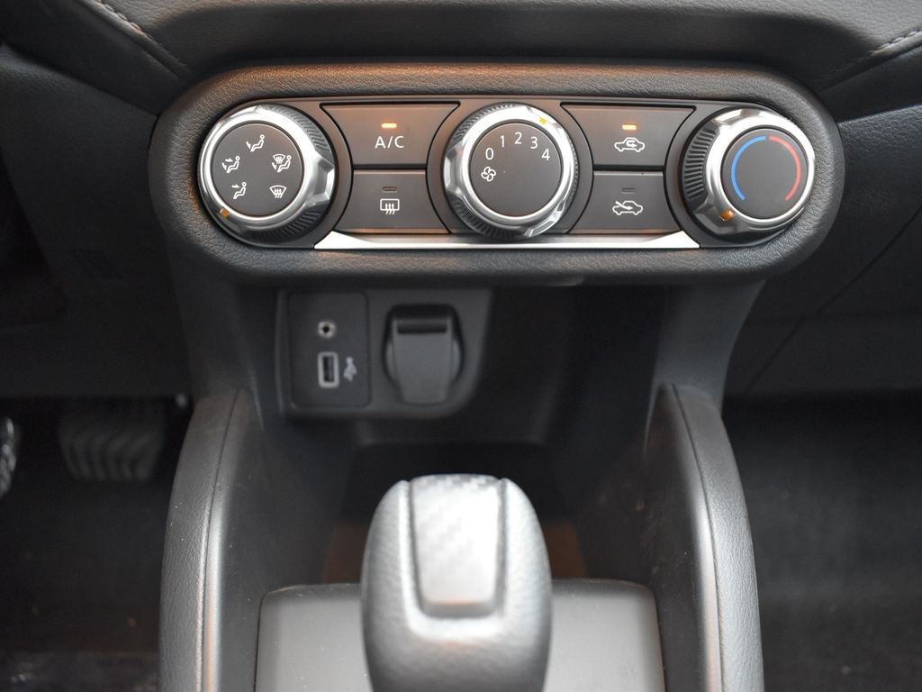 2025 Nissan Versa 1.6 S photo 11