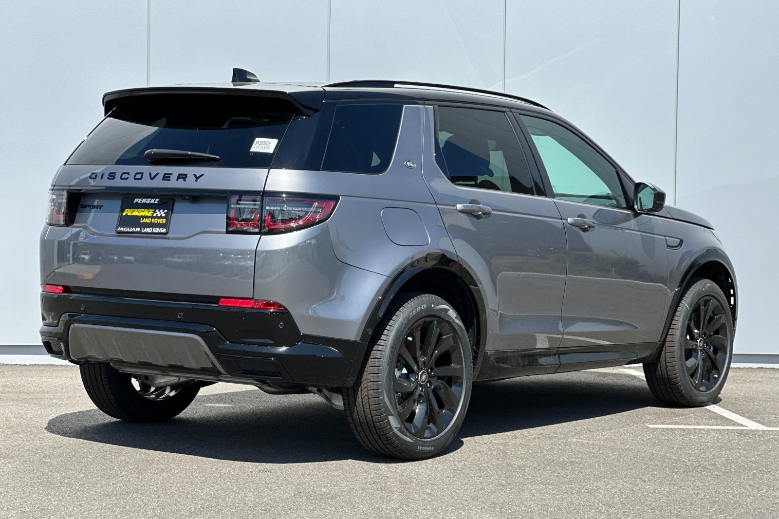 2025 Land Rover Discovery Sport SE photo 5