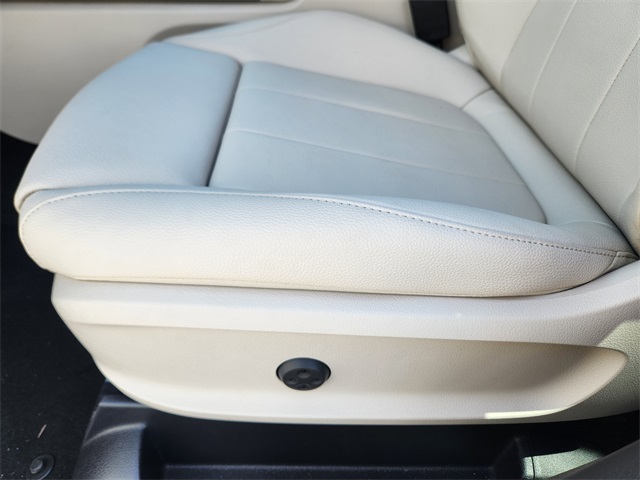 2025 Mercedes Benz GLB 250 4MATIC photo 9