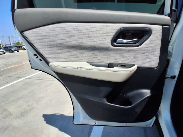 2023 Nissan Rogue SV photo 14