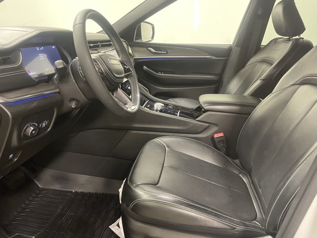 2023 Jeep Grand Cherokee Overland photo 14
