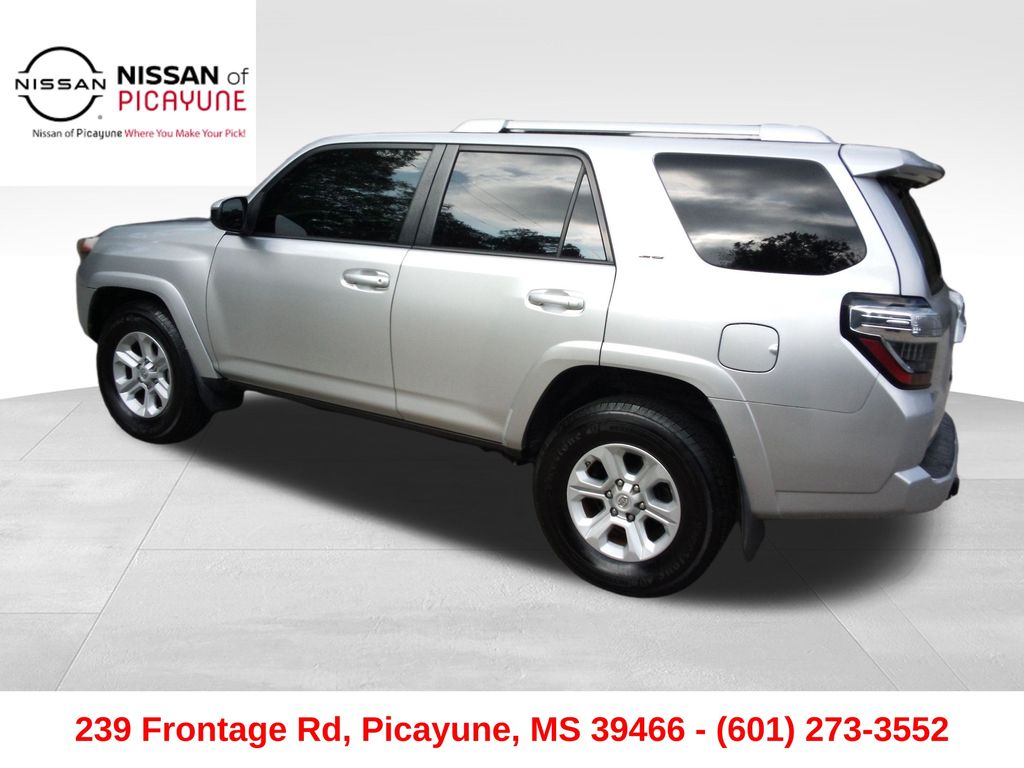 2016 Toyota 4Runner SR5 photo 3